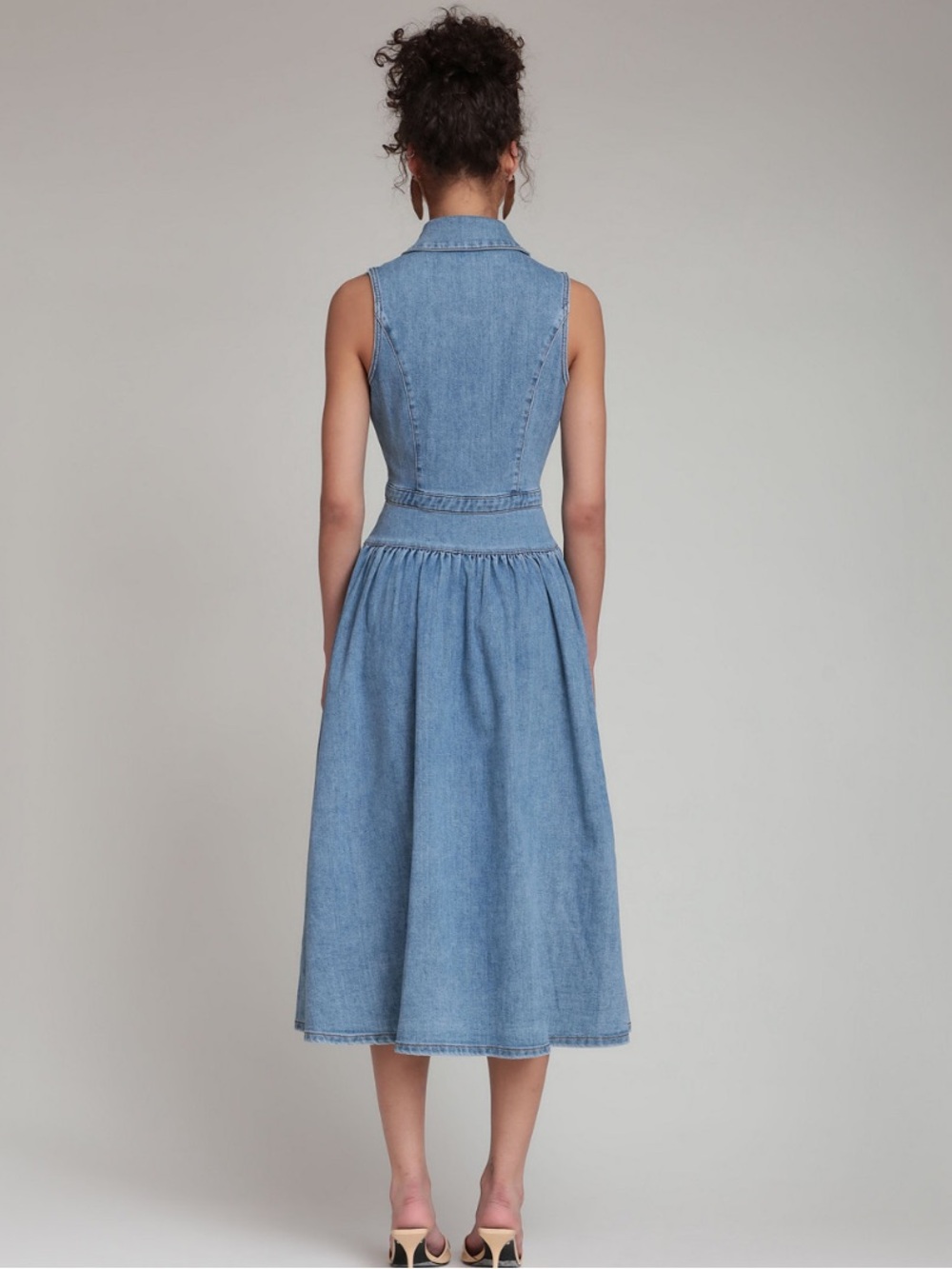 Avec Les Filles Sleeveless Button-Front Denim Midi Dress in Blue - Picture 12 of 12